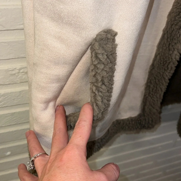 Akemi +Kim Anthro Phoebe Sherpa Suede Open Front Vest , Women’s One Size - Picture 5 of 9